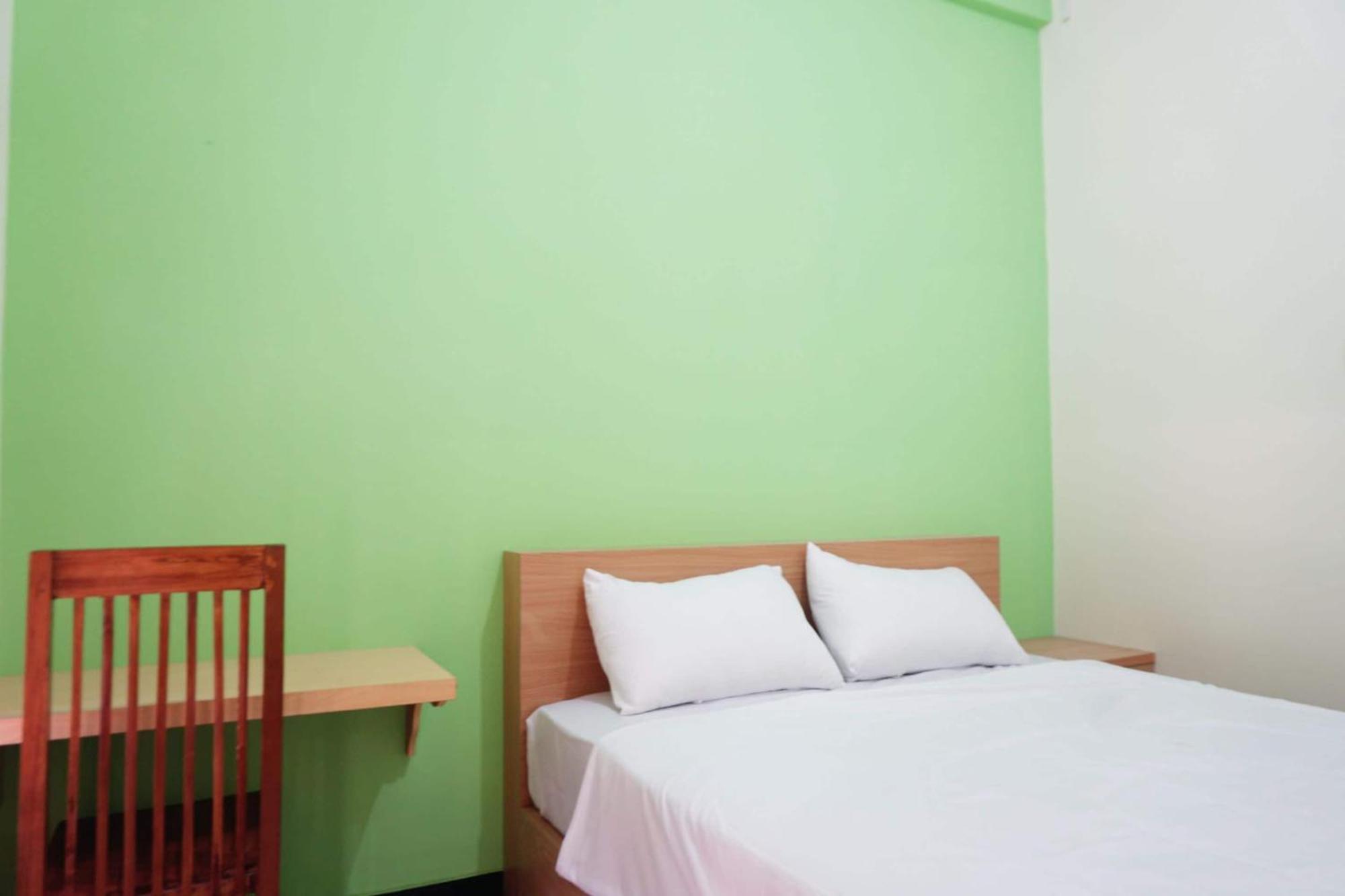 Oyo Life 3003 Handayani Syariah Hotel