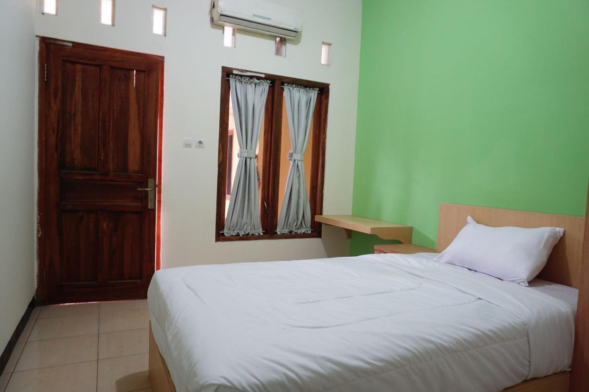 Oyo Life 3003 Handayani Syariah Hotel Wonosari