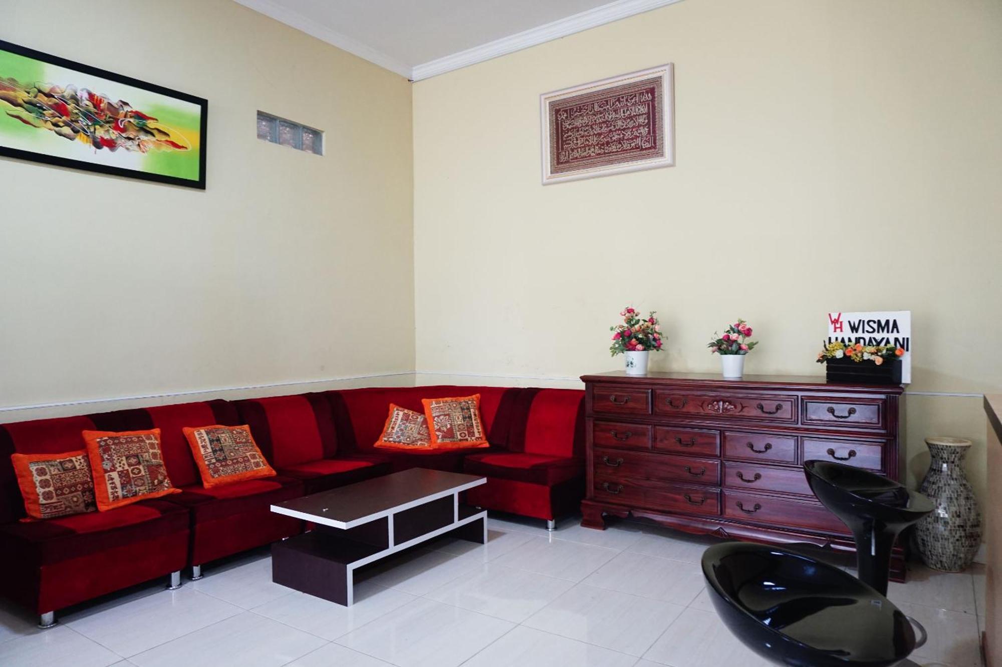 Hotel Oyo Life 3003 Handayani Syariah 2*